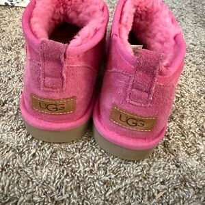 UGG woman’s Fuchsia Boots